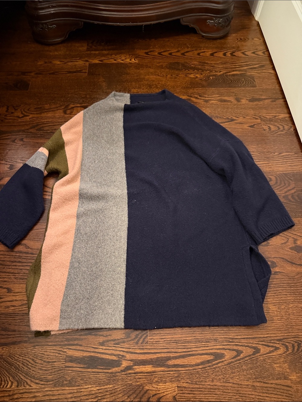 Ann Taylor women’s size m medium Colorblock Crewneck Sweater - oversized